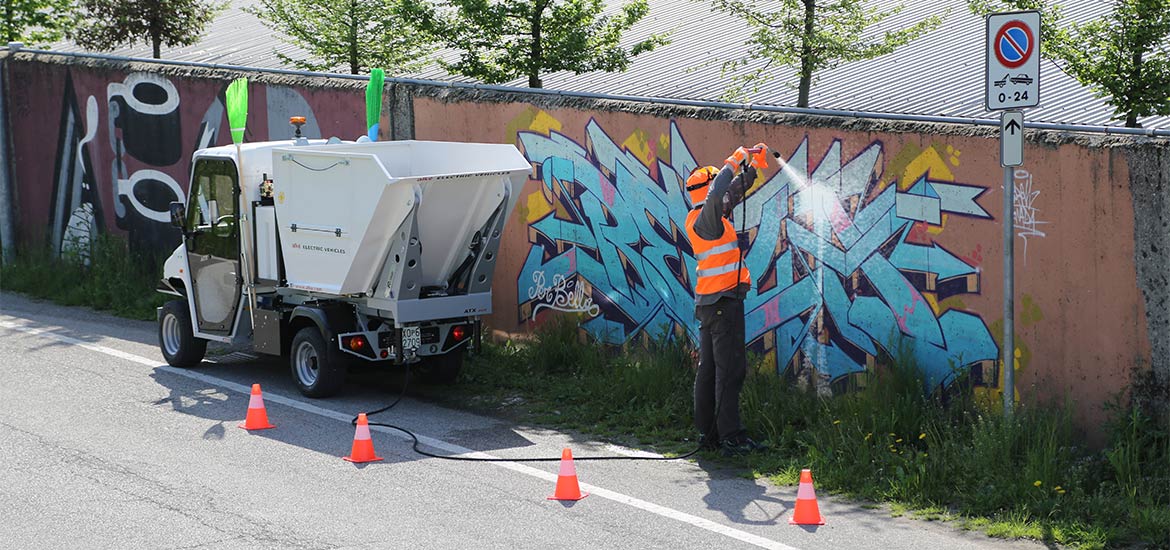 Waste collector vehicle with pressure washer - The silent electric motor vehicle for cleaning of urban areas